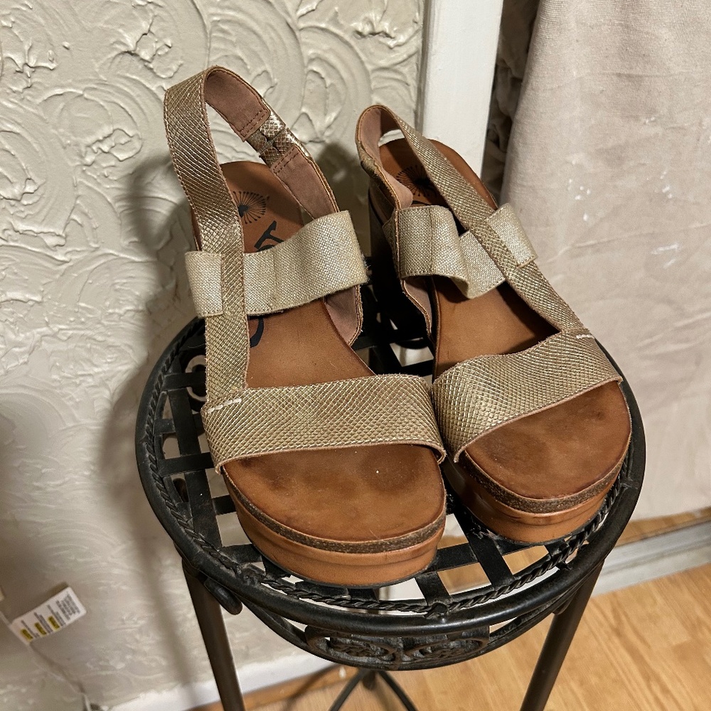 OTBT Gold Retro Wood Block Heel Platform Sling Back Sandals Size 10